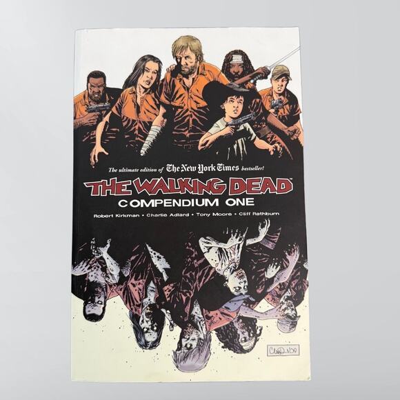 The Walking Dead Compendium Volume One Comic Book Issues 1-48 - Picture 1 of 6